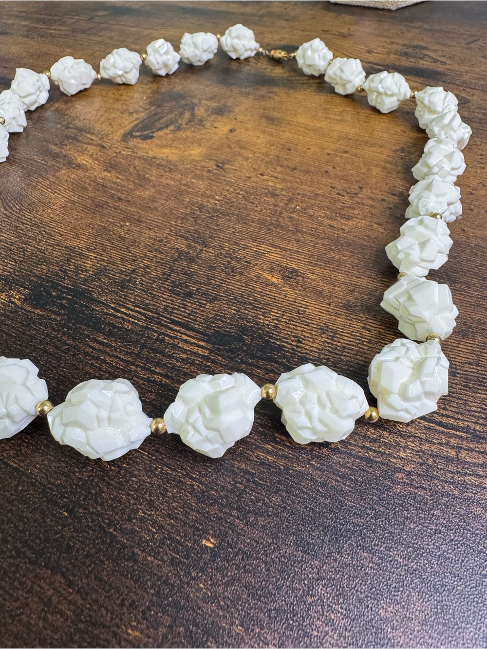 Vintage Cream Bead Necklace with Gold Accents - Rocks, Deco, Iconic - Picture 7 of 9